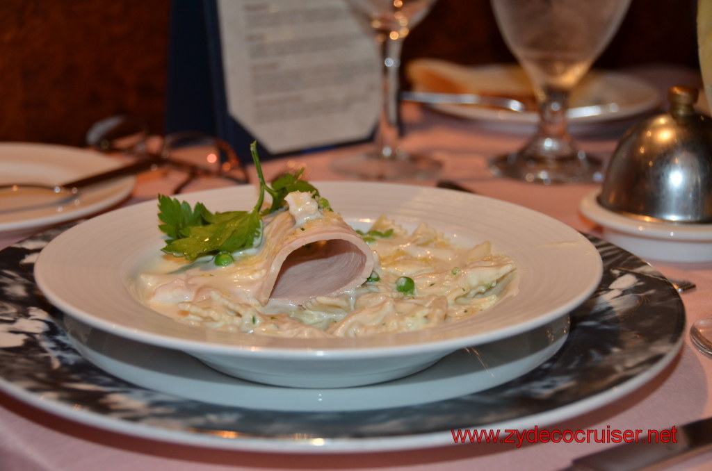 Carnival Conquest Farfalle with Roast Turkey Breast and Green Peas (starter)