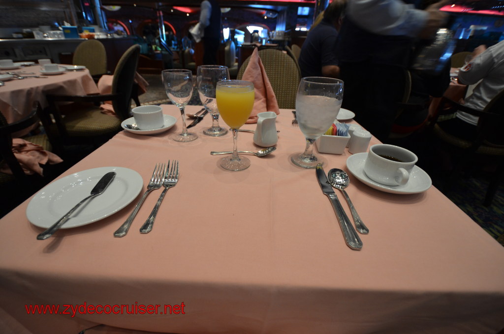 003: Carnival Conquest, Nov 19, 2011, Sea Day 3, MDR Breakfast, Pineapple juice