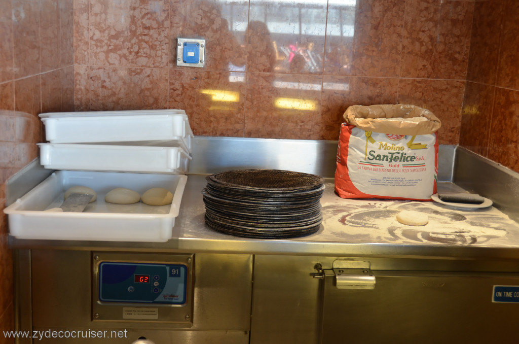 048: Carnival Conquest, New Orleans, Embarkation, Pizza Pirate, new Carnival pizza