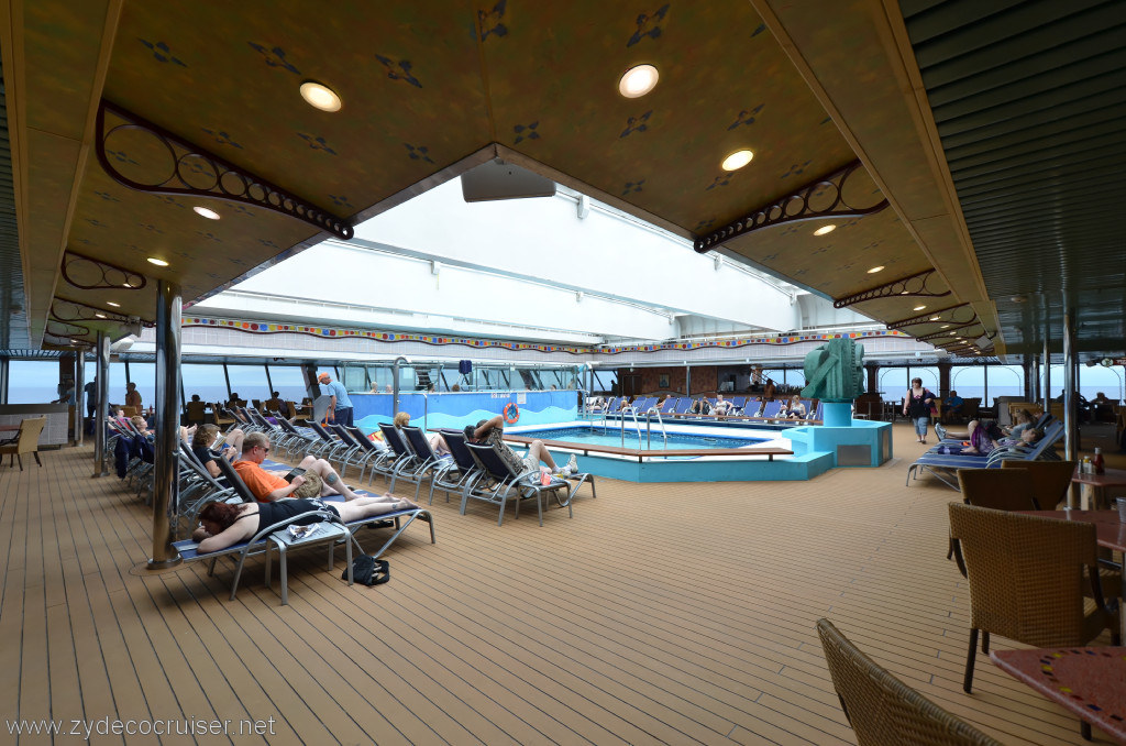 024: Carnival Conquest, Fun Day at Sea 2, Sky Pool with roof closed, 