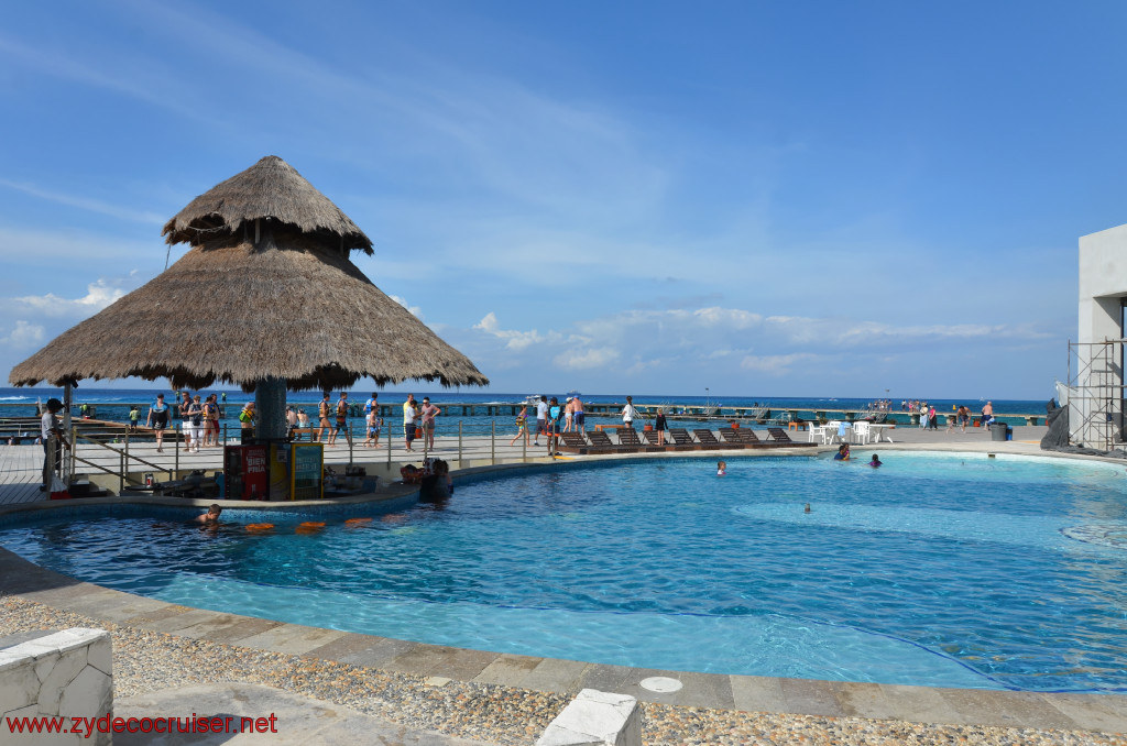 344: Carnival Conquest, Cozumel, Chankanaab, Pool with swim up bar, 
