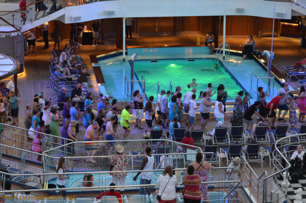 466: Carnival Conquest, Cozumel, Sail Away Deck Party, 