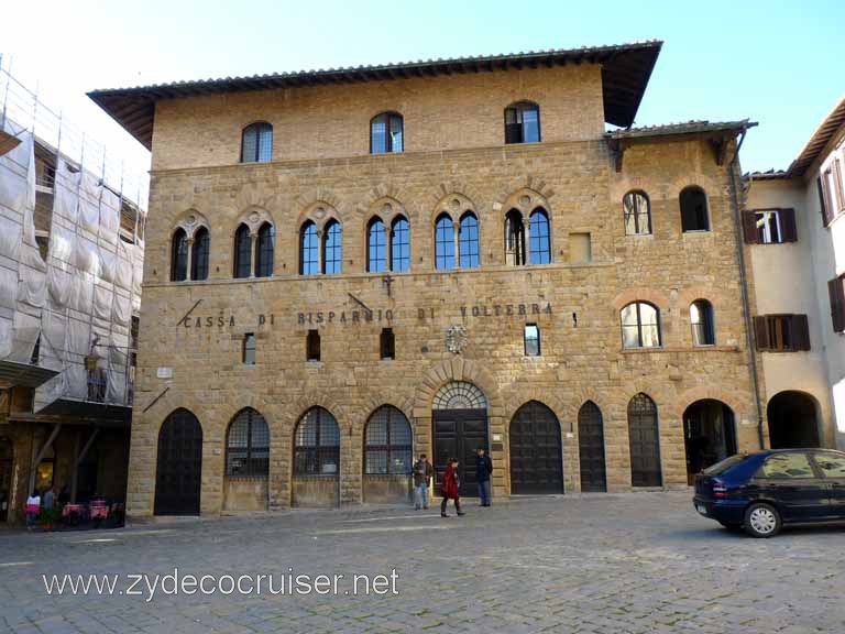 6625: Carnival Dream, Livorno - Beautiful Tuscany - Volterra - Palazzo Incontri - now a local bank