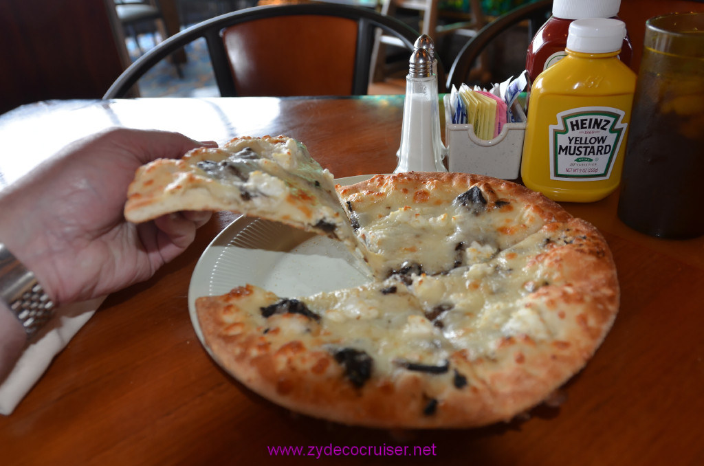 016: Carnival Elation Cruise, New Orleans, Embarkation, De Chevre Pizza, (Goat Cheese, Mushroom and Sausage), 