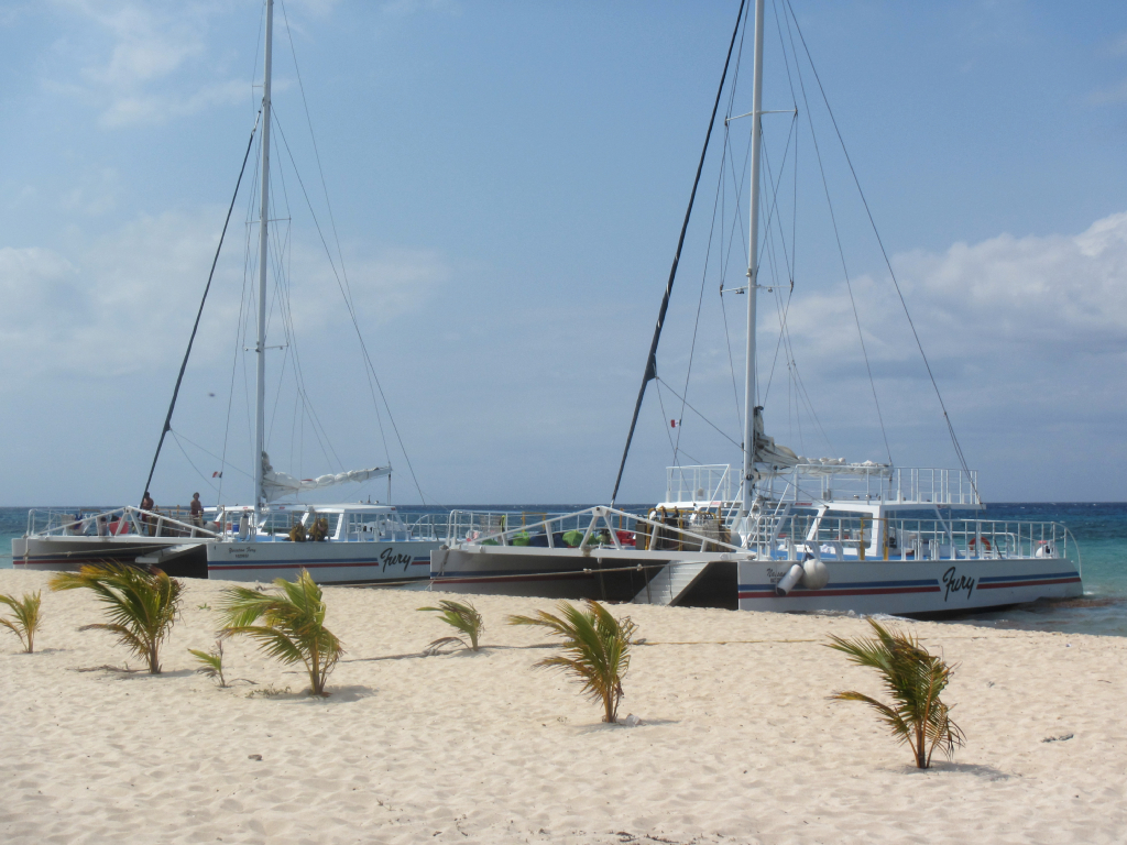 052: Carnival Elation Cruise, Cozumel, Deluxe Beach Catamaran Sail and Snorkel,
