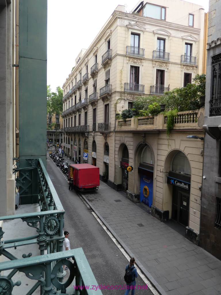 025: Hotel Gaudi Barcelona, Lower floor view