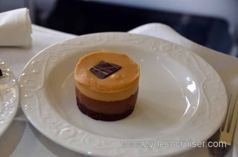 025: KLM Flight 670, DFW - AMS, Apr 29, 2011, Chocolate Mousse Cake
