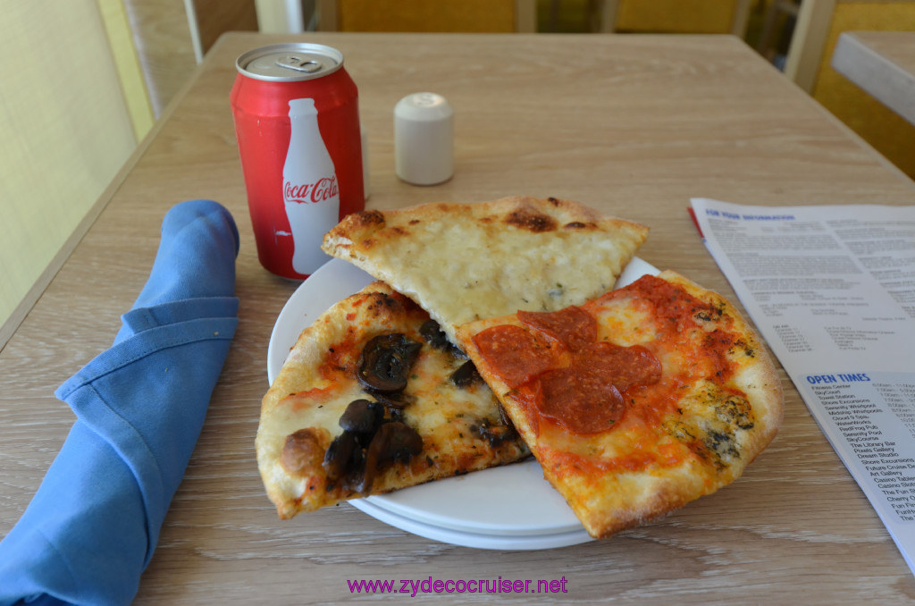 320: Carnival Sunshine Cruise, Naples, Pizzeria del Capitano Pizza lunch!, Pepperoni, Quattro Formaggi, Funghi Pizzas
