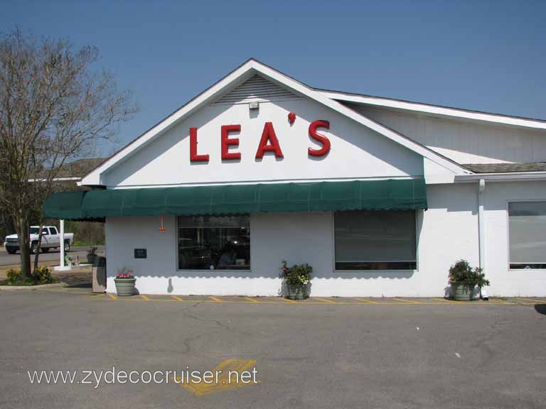 01: Lea's Lunchroom, Lecompte, Louisiana