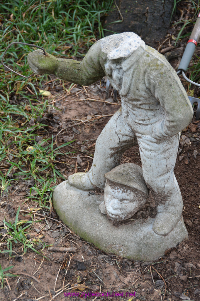 016: Lawn Jockey had an oops.